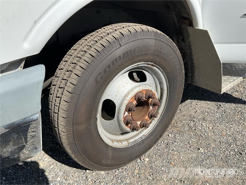 Chevrolet Express 4500 4x2 12-Seat Transit Bus Mini autobusi