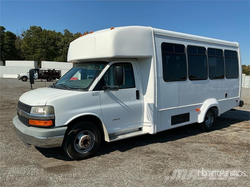 Chevrolet Express 4500 4x2 12-Seat Transit Bus Мини бусове