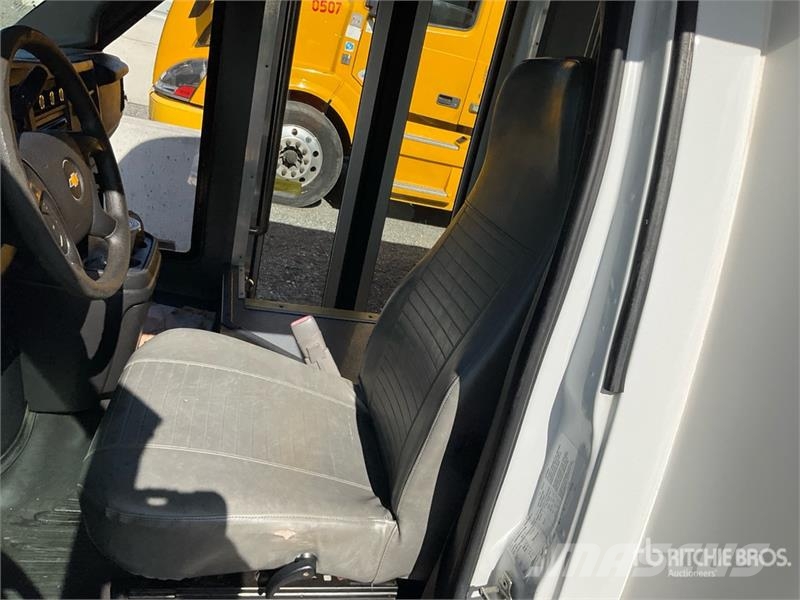 Chevrolet Express 4500 4x2 12-Seat Transit Bus Mini autobusi