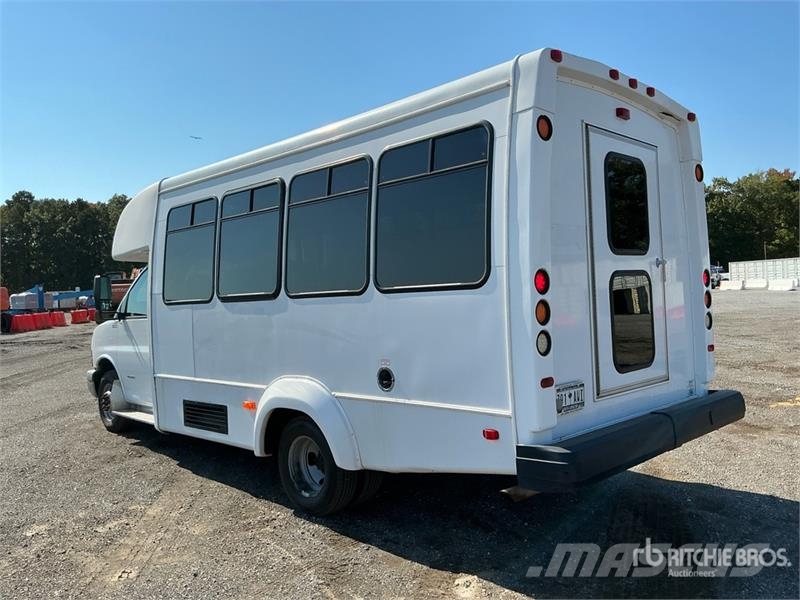 Chevrolet Express 4500 4x2 12-Seat Transit Bus Мини бусове