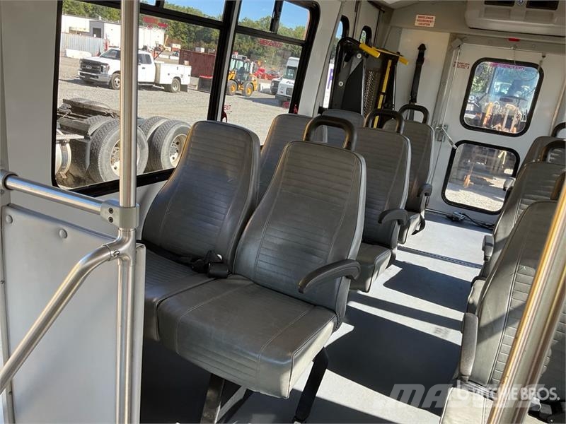 Chevrolet Express 4500 4x2 12-Seat Transit Bus Mini autobusi