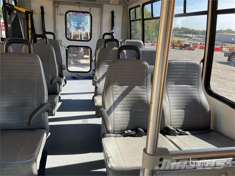Chevrolet Express 4500 4x2 12-Seat Transit Bus Mini autobusi