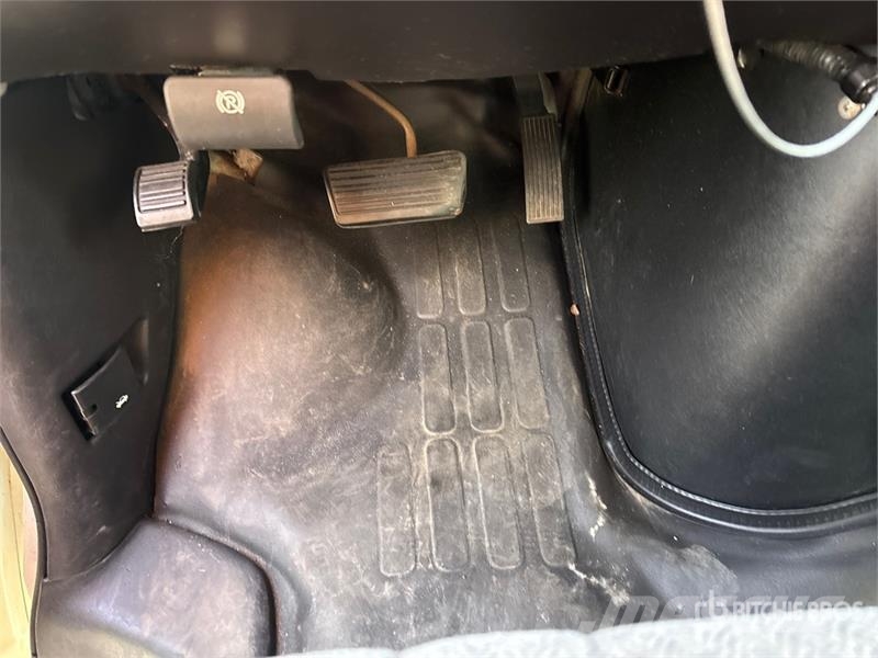 Chevrolet Express G3500 4x2 Utility Truck Caja abierta/laterales abatibles