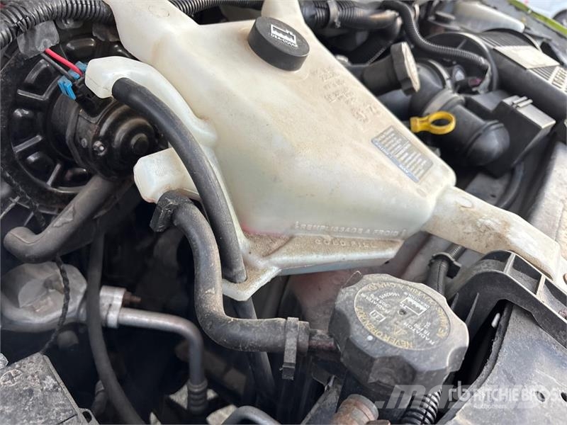 Chevrolet Express G3500 4x2 Utility Truck Caja abierta/laterales abatibles