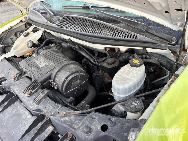 Chevrolet Express G3500 4x2 Utility Truck Caja abierta/laterales abatibles