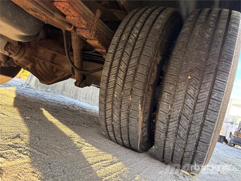 Chevrolet Express G3500 4x2 Utility Truck Caja abierta/laterales abatibles