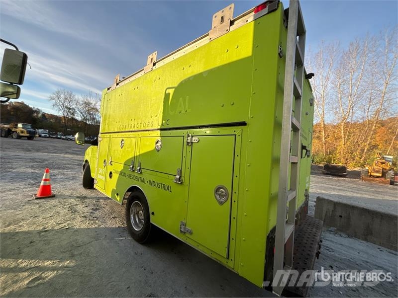 Chevrolet Express G3500 4x2 Utility Truck Caja abierta/laterales abatibles