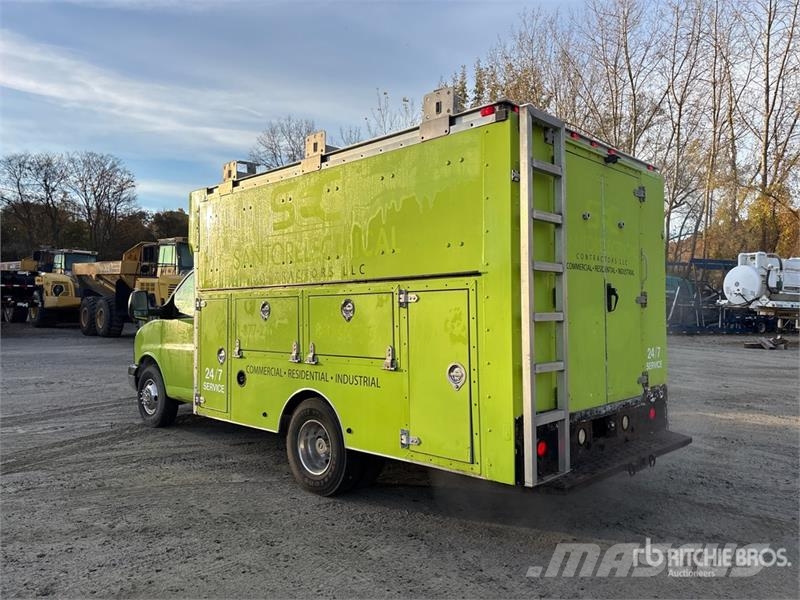 Chevrolet Express G3500 4x2 Utility Truck Caja abierta/laterales abatibles