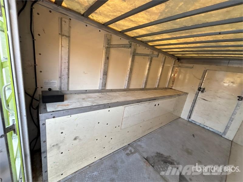Chevrolet Express G3500 4x2 Utility Truck Caja abierta/laterales abatibles