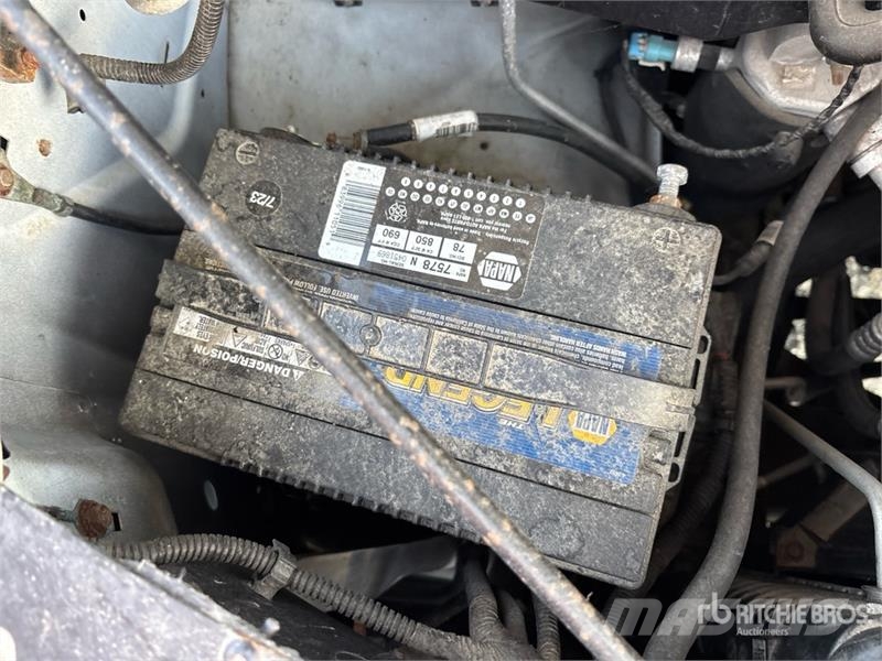 Chevrolet Express G3500 4x2 Utility Truck Caja abierta/laterales abatibles