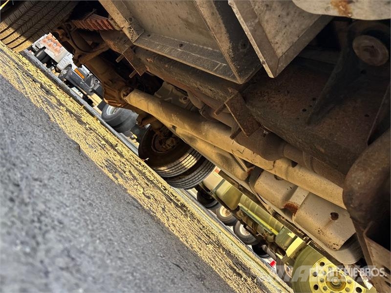 Chevrolet Express G3500 4x2 Utility Truck Caja abierta/laterales abatibles