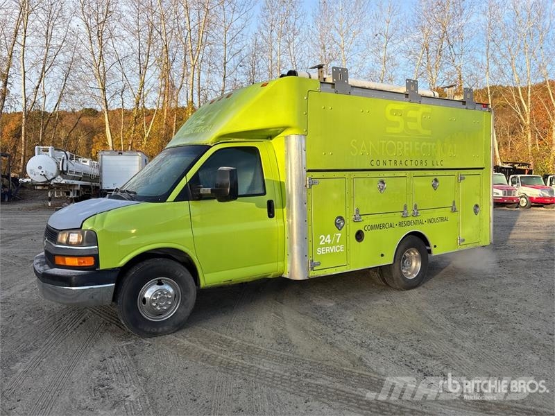 Chevrolet Express G3500 4x2 Utility Truck Caja abierta/laterales abatibles