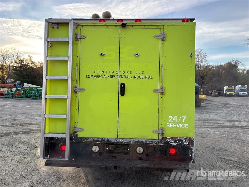 Chevrolet Express G3500 4x2 Utility Truck Caja abierta/laterales abatibles