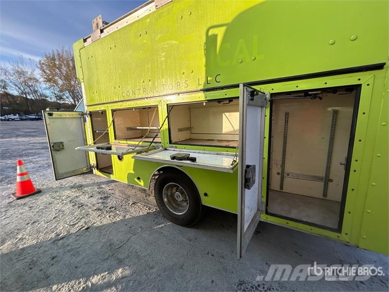 Chevrolet Express G3500 4x2 Utility Truck Caja abierta/laterales abatibles