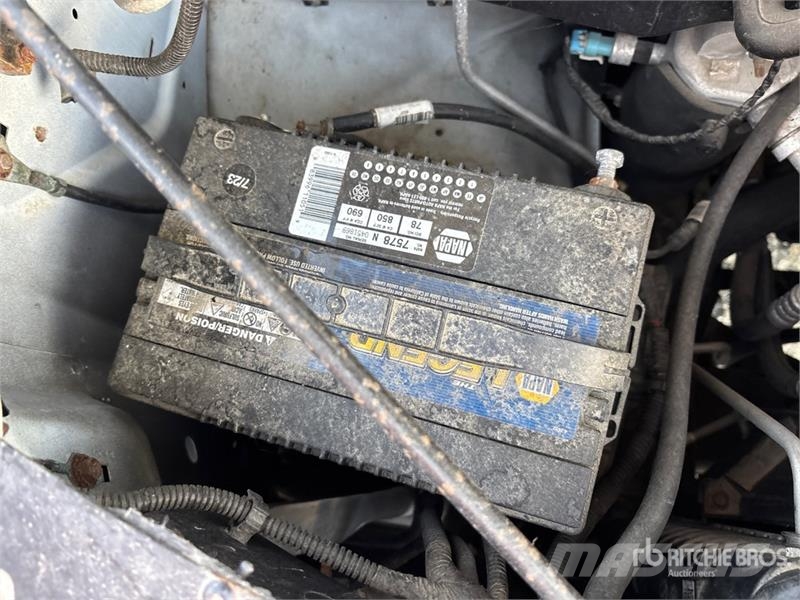 Chevrolet Express G3500 4x2 Utility Truck Caja abierta/laterales abatibles