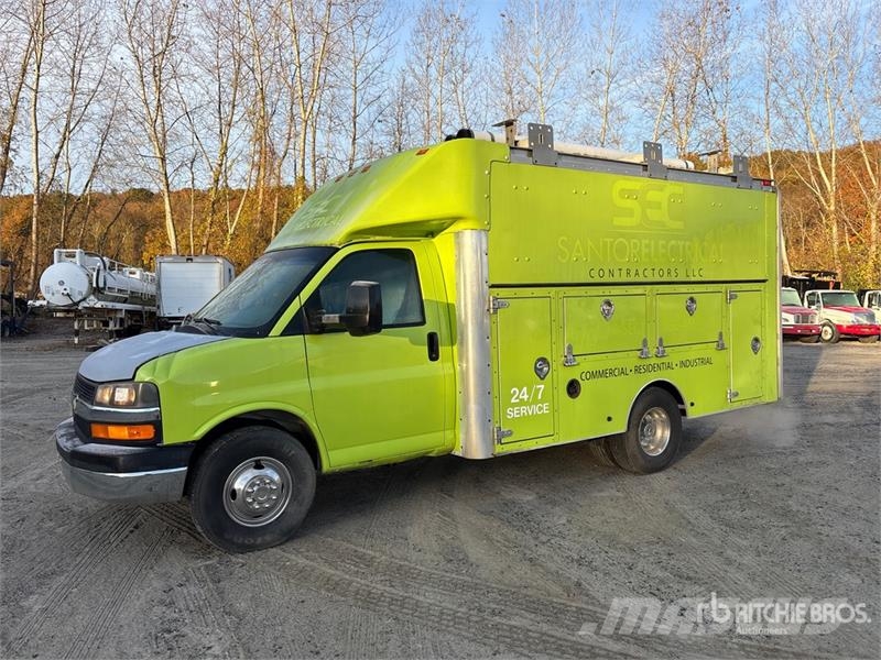 Chevrolet Express G3500 4x2 Utility Truck Caja abierta/laterales abatibles