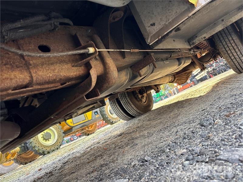 Chevrolet Express G3500 4x2 Utility Truck Caja abierta/laterales abatibles