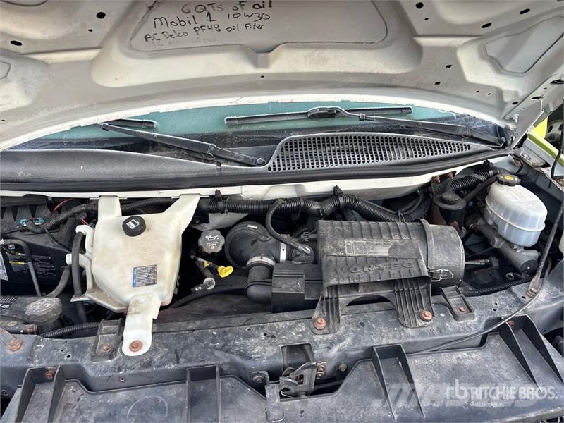Chevrolet Express G3500 4x2 Utility Truck Caja abierta/laterales abatibles