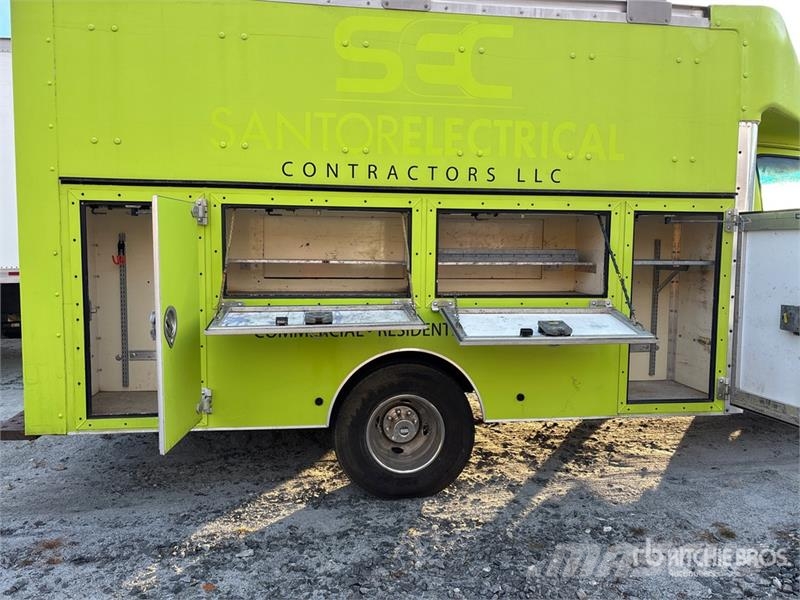 Chevrolet Express G3500 4x2 Utility Truck Caja abierta/laterales abatibles