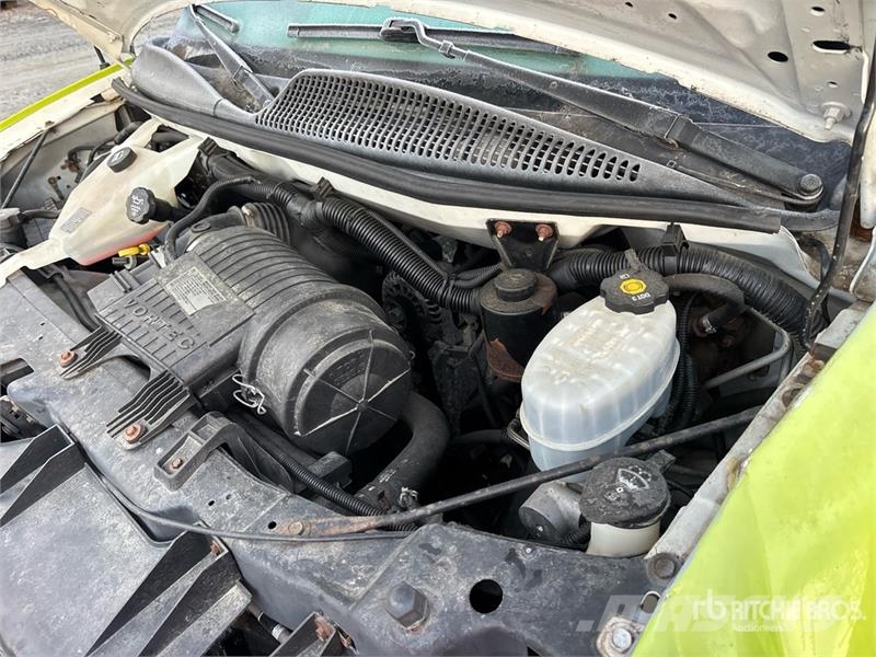 Chevrolet Express G3500 4x2 Utility Truck Caja abierta/laterales abatibles