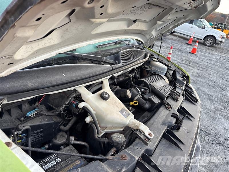 Chevrolet Express G3500 4x2 Utility Truck Caja abierta/laterales abatibles