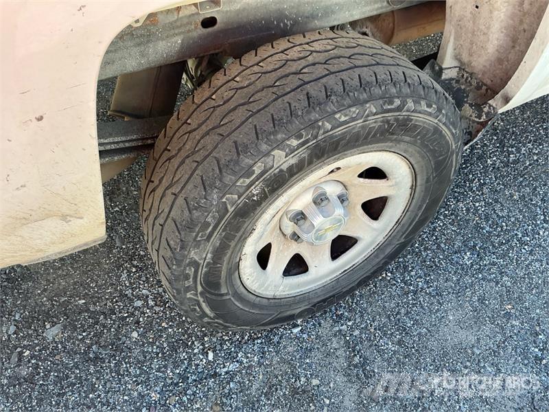 Chevrolet Silverado 1500 4x4 Pickup Diger