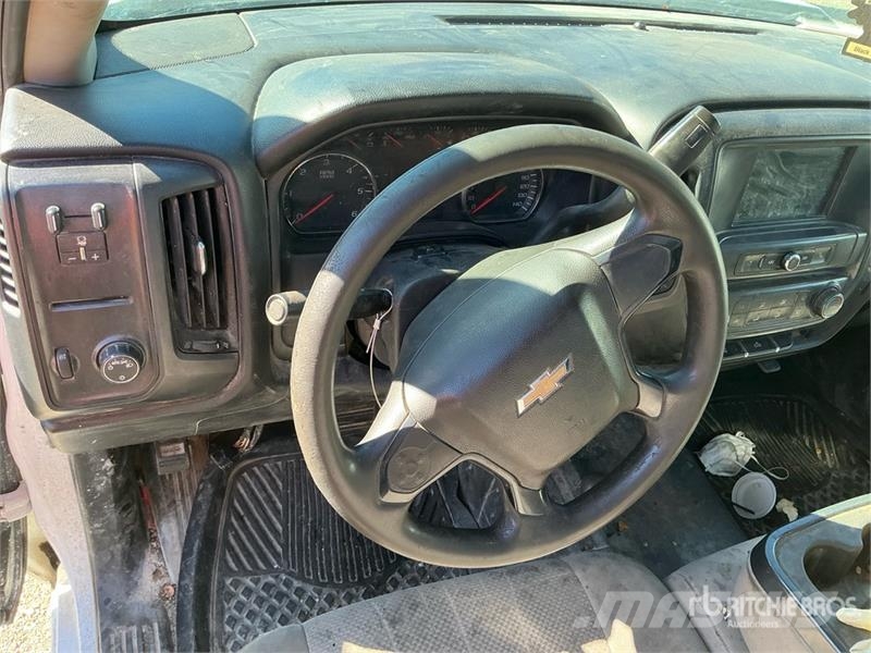 Chevrolet Silverado 1500 4x4 Pickup Diger