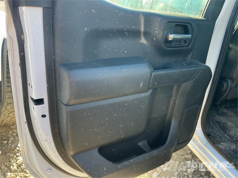 Chevrolet Silverado 1500 4x4 Crew Cab Pickup 其他