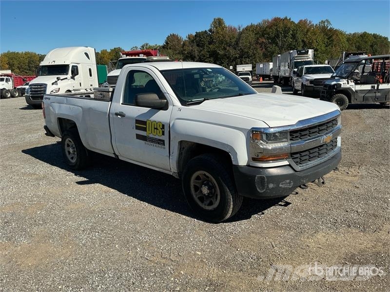 Chevrolet Silverado 1500 4x4 Pickup Diger