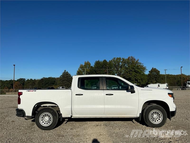 Chevrolet Silverado 1500 4x4 Crew Cab Pickup 其他