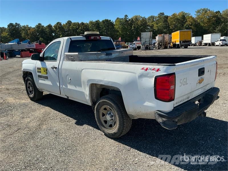 Chevrolet Silverado 1500 4x4 Pickup Diger