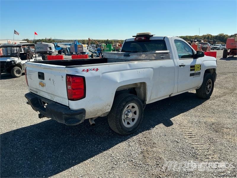 Chevrolet Silverado 1500 4x4 Pickup Diger