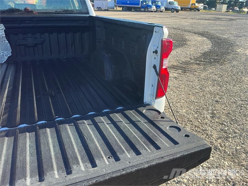 Chevrolet Silverado 1500 4x4 Crew Cab Pickup 其他