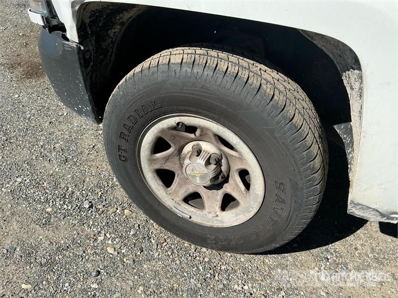 Chevrolet Silverado 1500 4x4 Pickup Diger