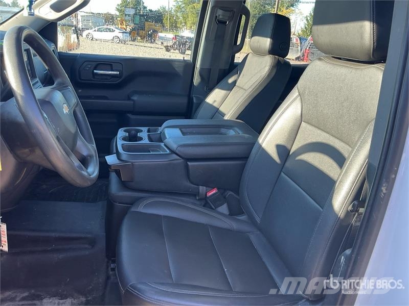 Chevrolet Silverado 1500 4x4 Crew Cab Pickup 其他