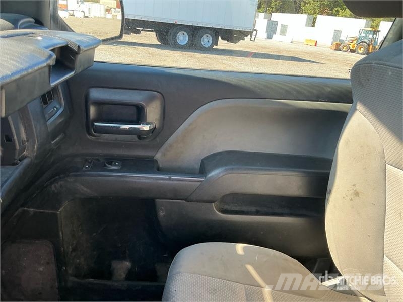 Chevrolet Silverado 1500 4x4 Pickup Diger