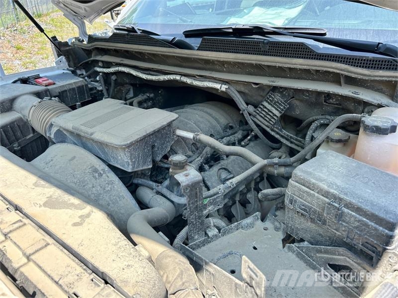 Chevrolet Silverado 2500 HD 4x4 Crew Cab Pickup (Inoperable) Inne