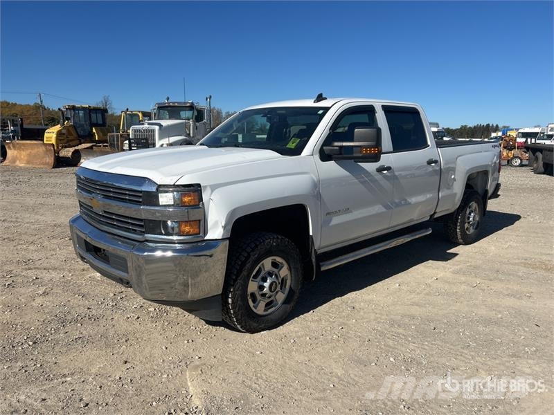 Chevrolet Silverado 2500 HD 4x4 Crew Cab Pickup Inne