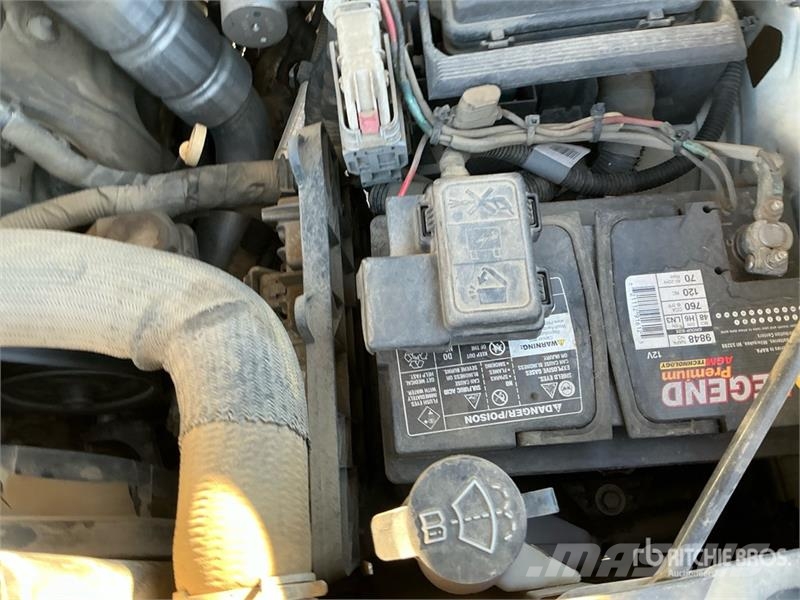 Chevrolet Silverado 2500HD 4x4 Crew Cab Pickup Diger