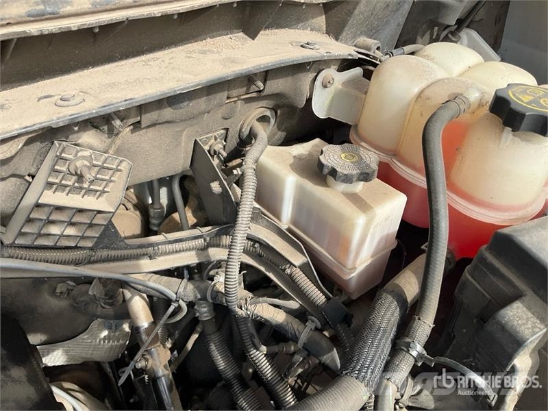 Chevrolet Silverado 2500 4x4 Crew Cab Pickup 其他