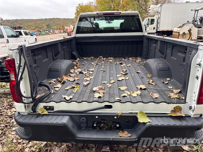 Chevrolet Silverado 2500HD 4x4 Crew Cab Pickup その他