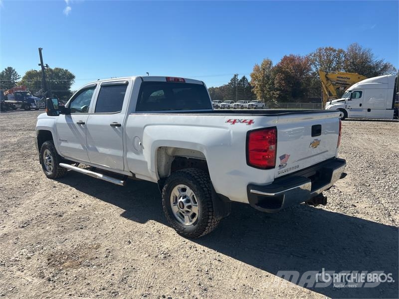 Chevrolet Silverado 2500 HD 4x4 Crew Cab Pickup Inne