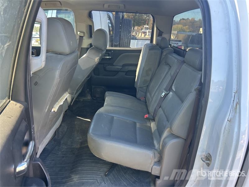 Chevrolet Silverado 2500 HD 4x4 Crew Cab Pickup Inne
