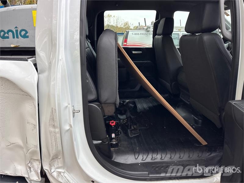 Chevrolet Silverado 2500HD 4x4 Crew Cab Pickup その他