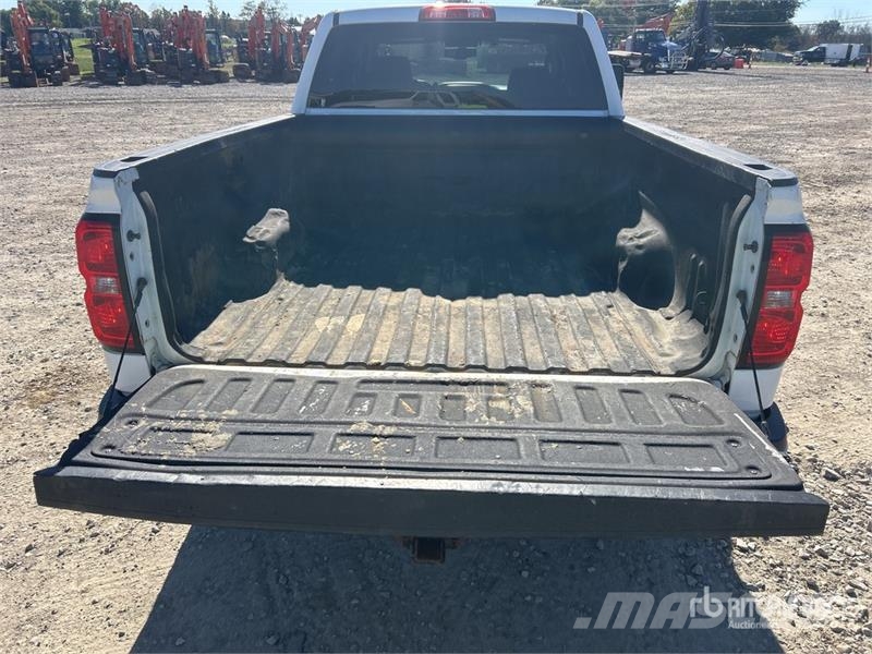 Chevrolet Silverado 2500 HD 4x4 Crew Cab Pickup Inne