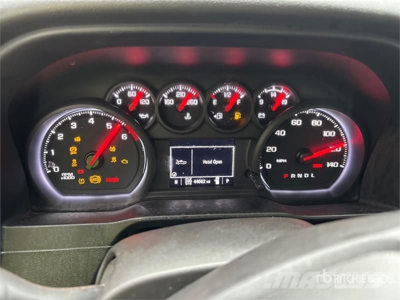 Chevrolet Silverado 2500HD 4x4 Crew Cab Pickup Övriga bilar