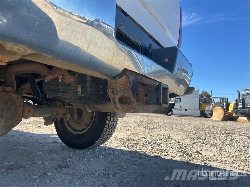 Chevrolet Silverado 2500 HD 4x4 Crew Cab Pickup Inne
