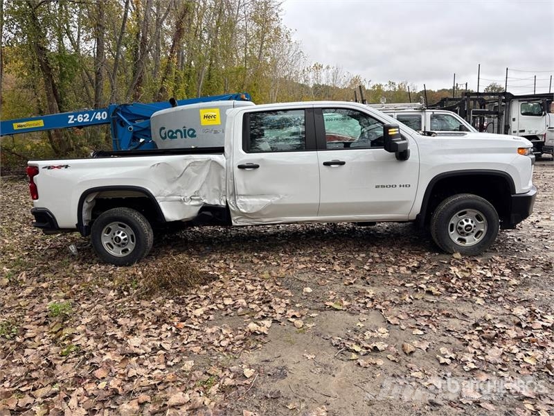 Chevrolet Silverado 2500HD 4x4 Crew Cab Pickup Övriga bilar