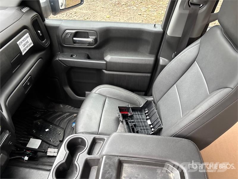 Chevrolet Silverado 2500HD 4x4 Crew Cab Pickup Övriga bilar