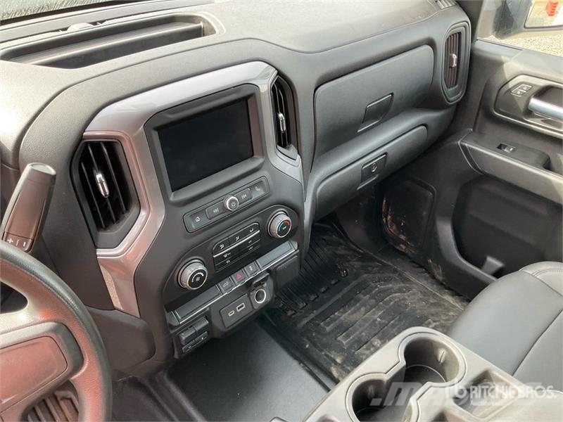 Chevrolet Silverado 2500 4x4 Crew Cab Pickup 其他
